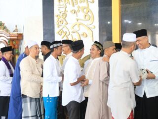 Lebih Dekat Dengan Masyarakat, Wali Kota dan Wakil Wali Kota Lhokseumawe Shalat Id Di Lokasi Berbeda