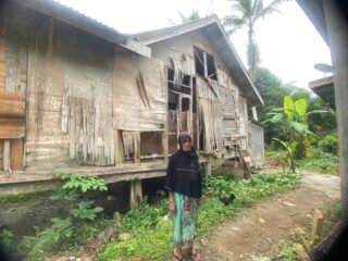 Haji Rifarhan Salurkan Bantuan Untuk Warga Kurang Mampu di Syamtalira Bayu