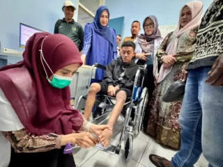 Ibu Gubernur Aceh Jemput Remaja Lumpuh Layu Asal Pulo Aceh